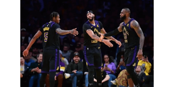 NBA förbjuder Lakers från att bära svarta tröjor