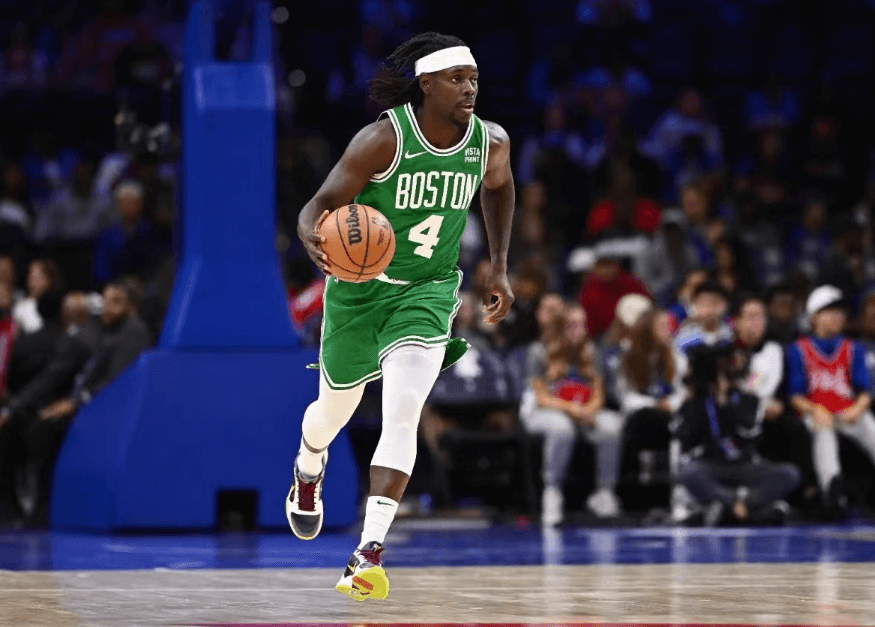 Holiday signerar 4-års, $135 miljoner förlängning med Celtics i förväg