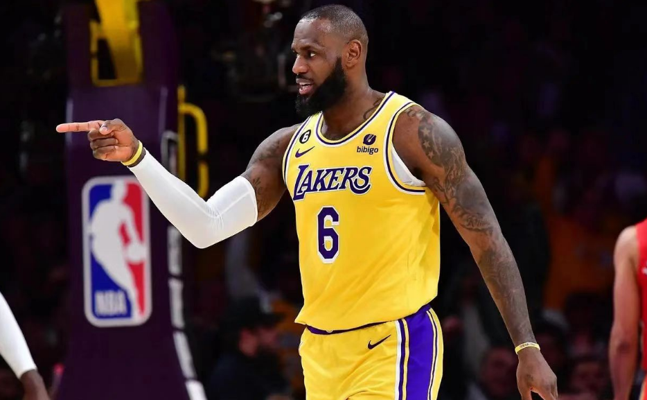 James sätter nytt karriärrekord, Lakers får matchpoängen 3-1