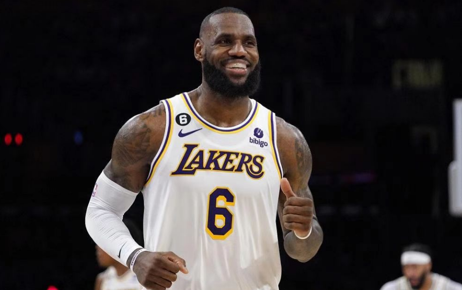 LeBron James toppar försäljningslistorna för tröjor