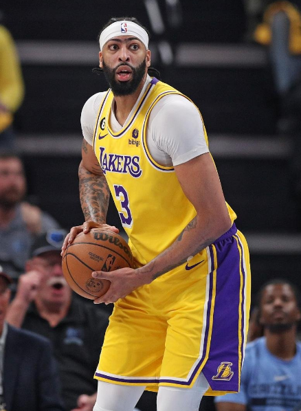 Warriors besegrade Lakers med 121-106 hemma och jagade den stora poängen till 2-3